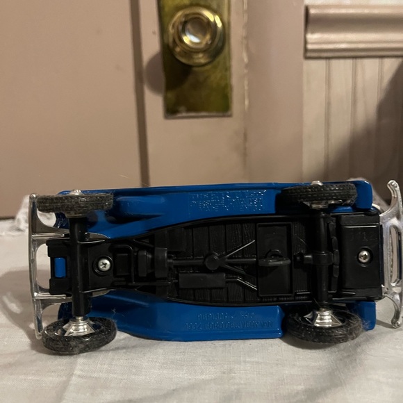 Vintage White and Blue Model Van - Picture 6 of 10